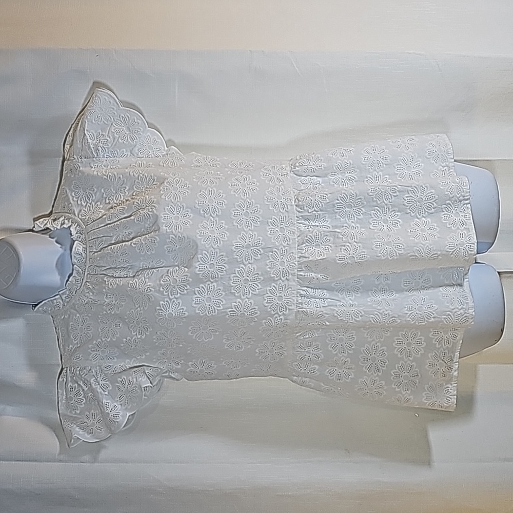 2/$20 Crown & Ivy M Eyelet Lace Top